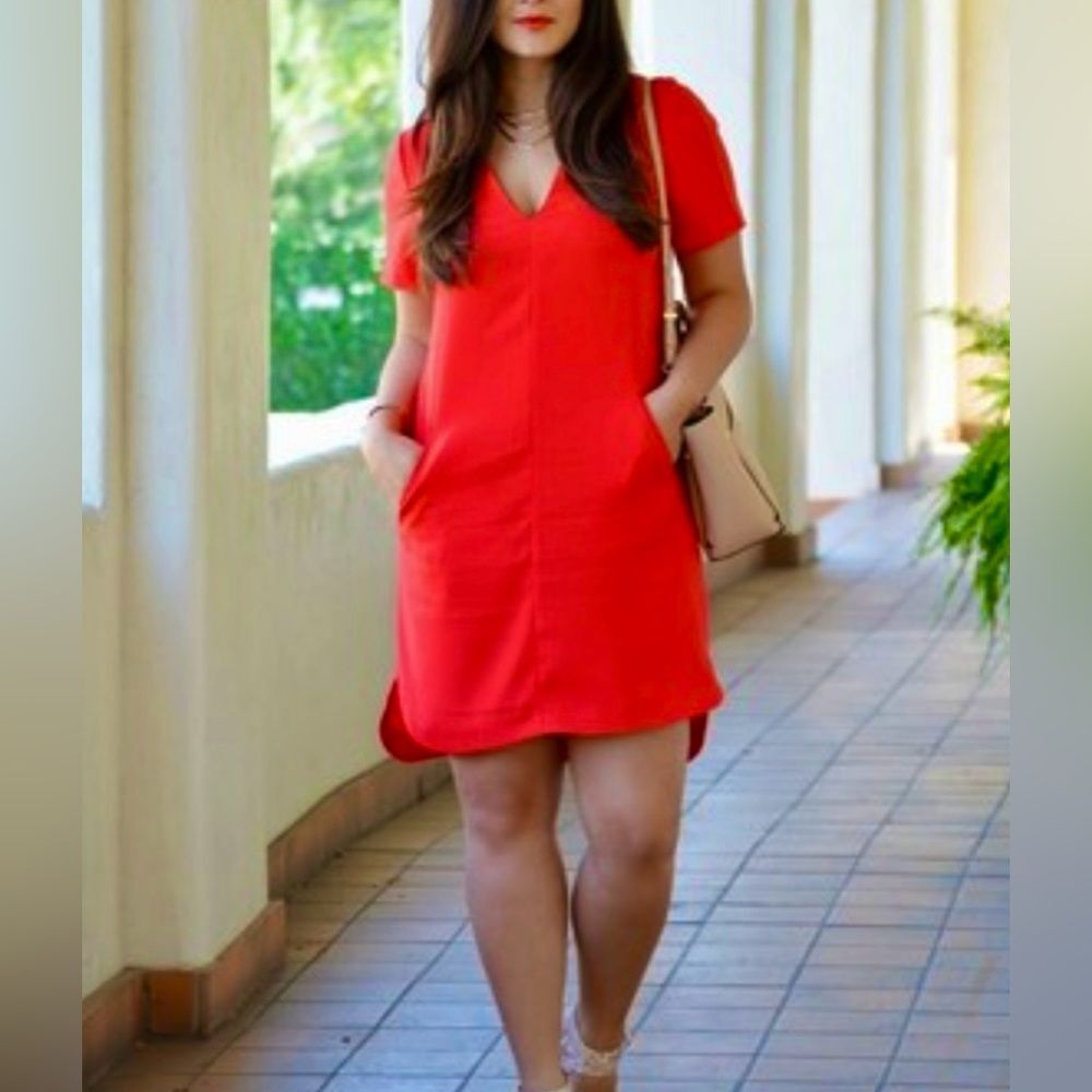 Banana Republic red curved hem shift dress with pockets size 6